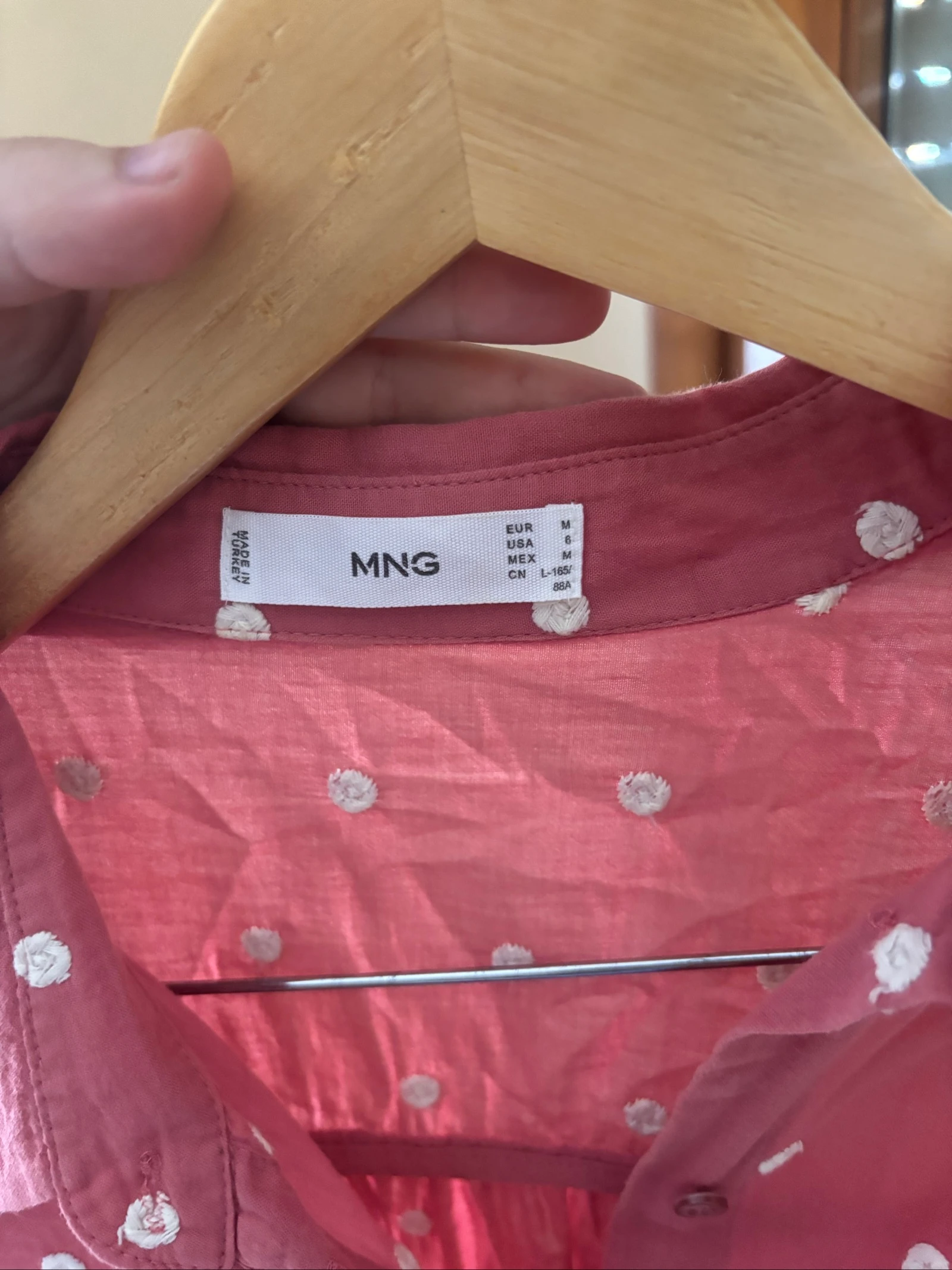 Camisa rosa con apliques blancos – photo 4